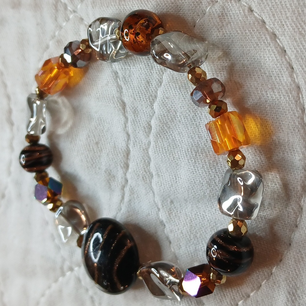 Elegant Beaded Stretch Bracelet with Gold and Brown Accents
